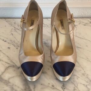 Vintage Miu Miu Silk Champagne and Navy Heels - Size: Italian 37.5 (US 7.5)